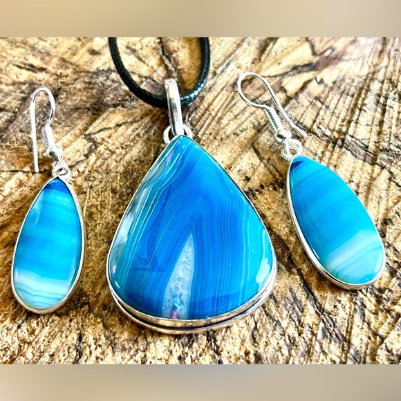 Blue Botswana Lace Agate Pendant & Earrings - Picture 10 of 11